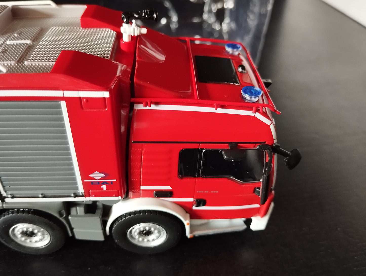 1:43 camion pompier Man TGS Proteux neuf rouge