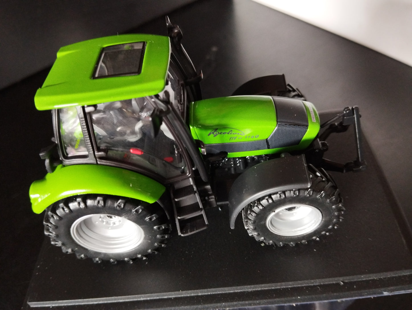 1:43 Tracteur Deutz Fahr Agrotron TTV -2003