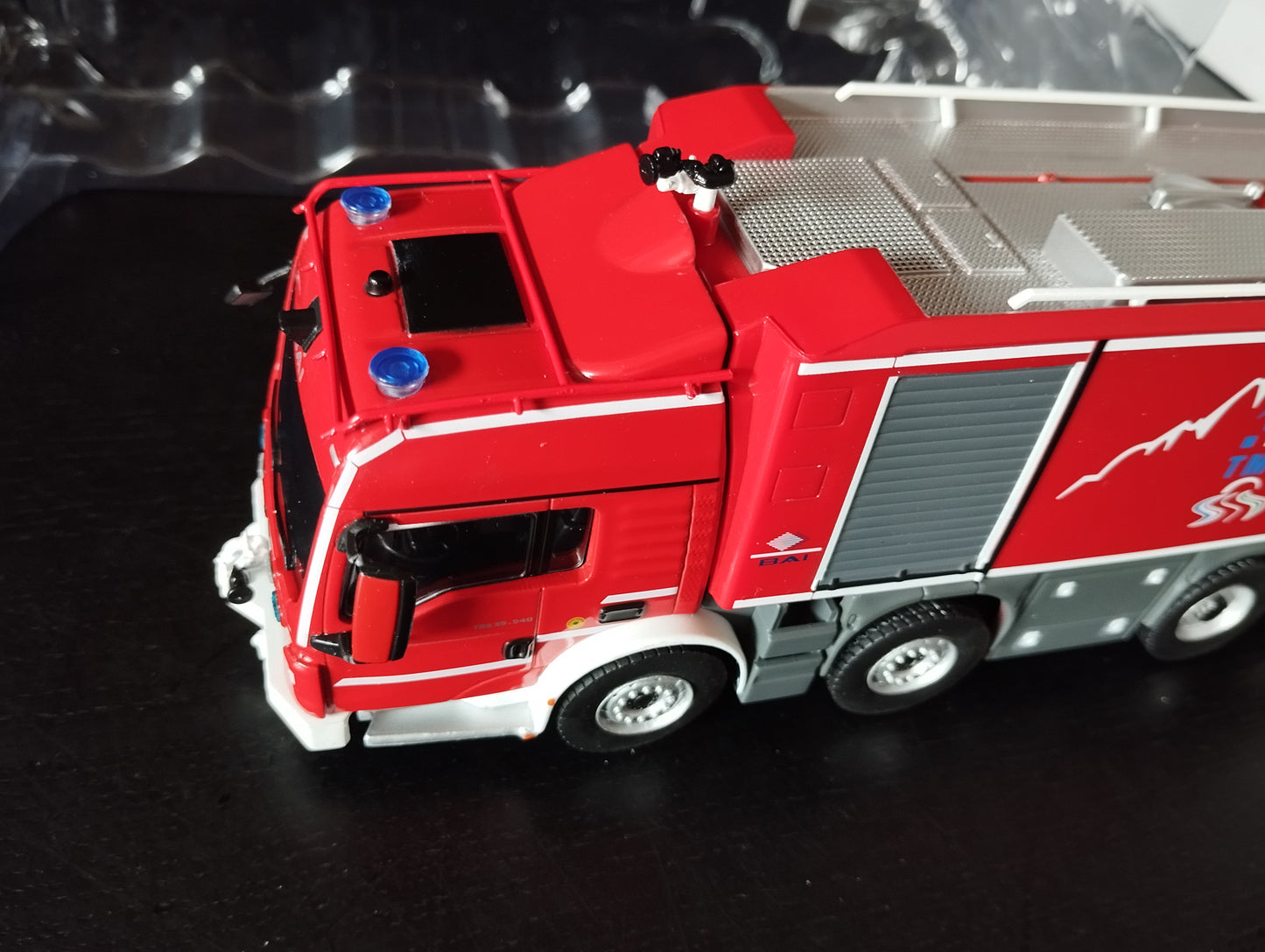 1:43 camion pompier Man TGS Proteux neuf rouge