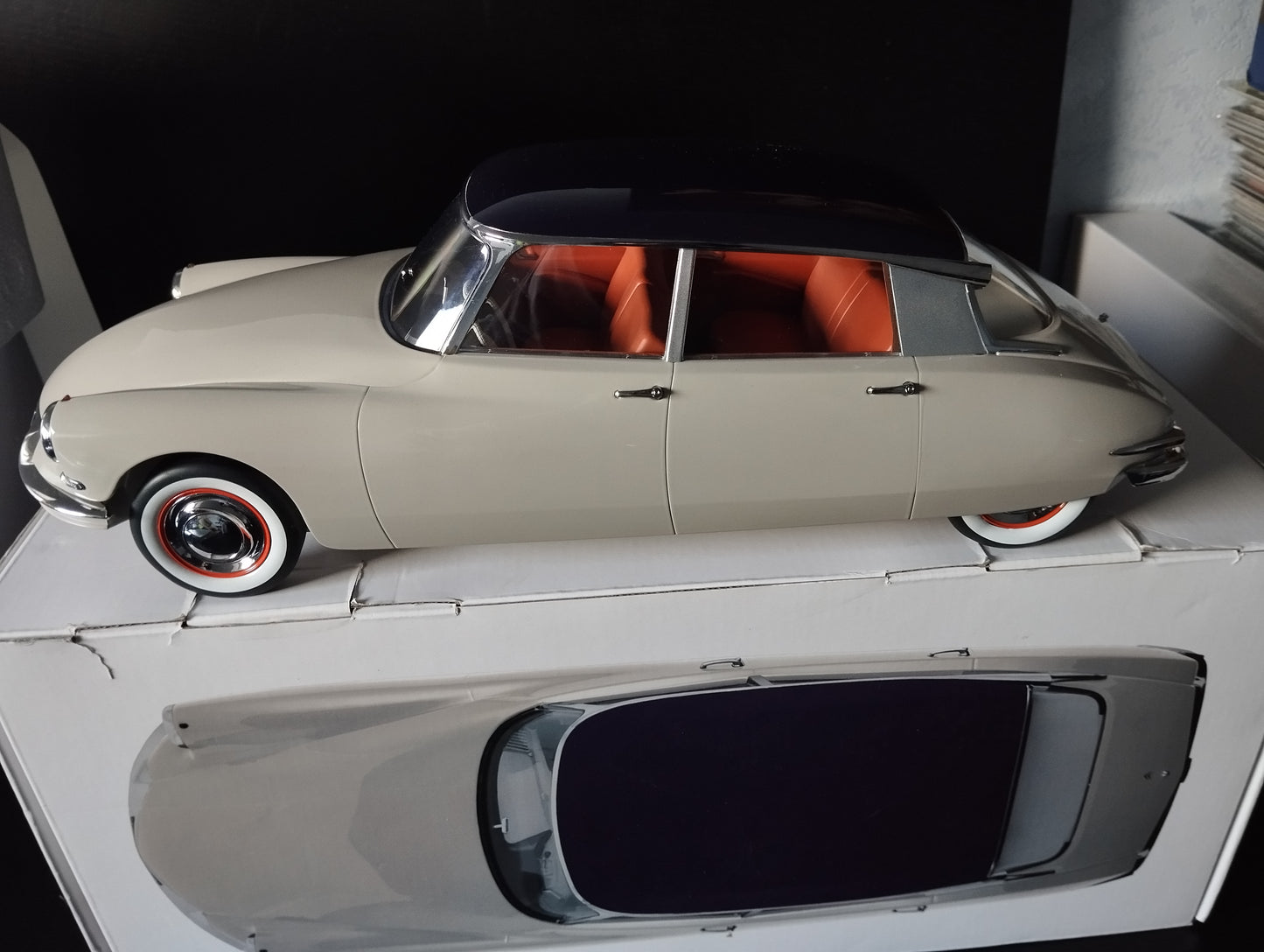 1/12 Citroën DS 19 . 1959 gris rosé d'occasion Norev