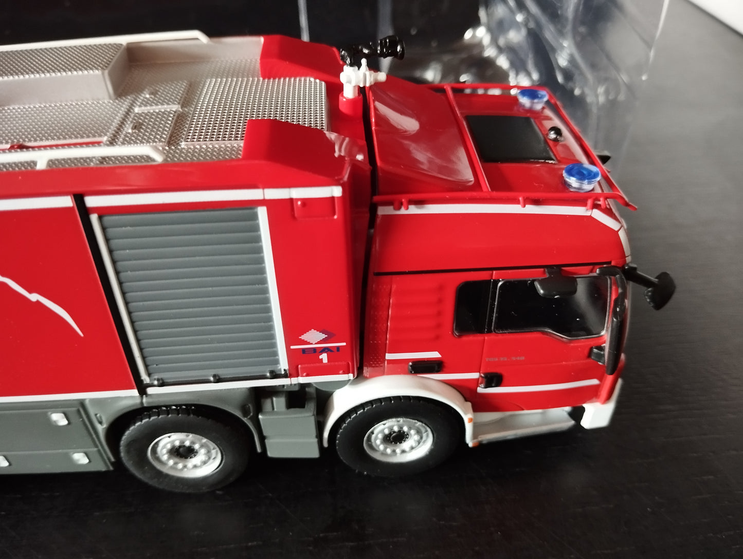 1:43 camion pompier Man TGS Proteux neuf rouge