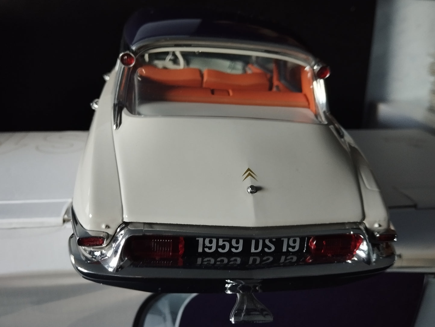 1/12 Citroën DS 19 . 1959 gris rosé d'occasion Norev